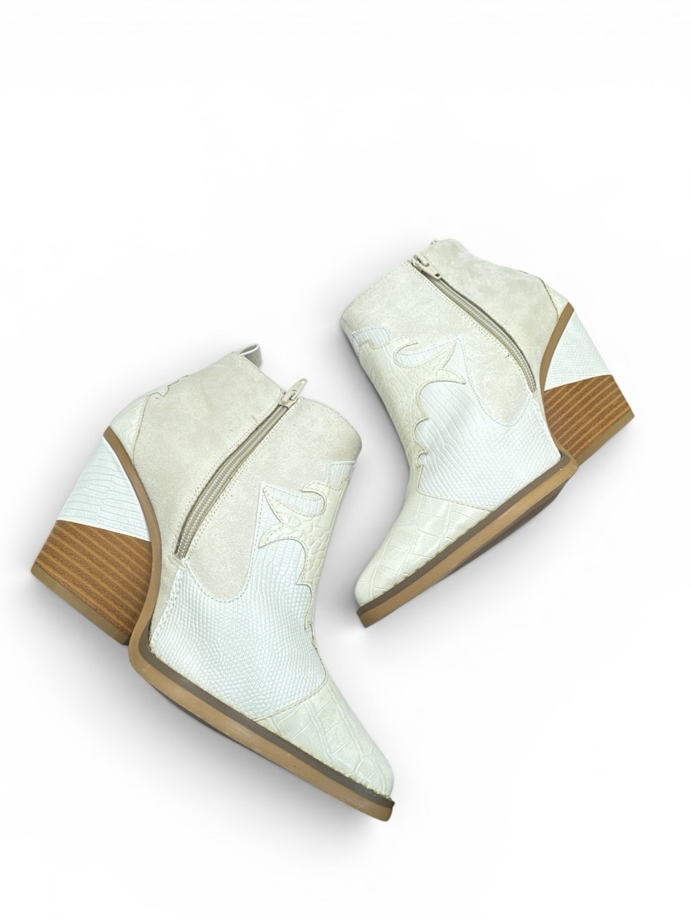 BNWOB Comfort Est 1946 White Western Heeled Ankle Platform Wedge Boots size 9.5 - Picture 2 of 10